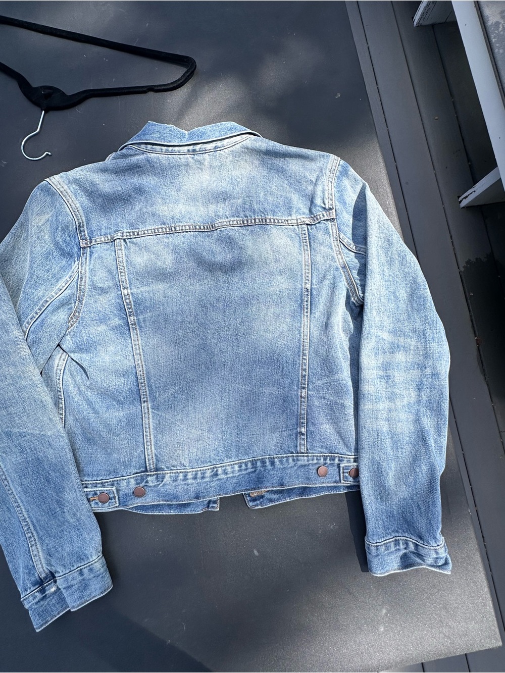 Like New Gap 1969 Classic Denim Jacket - Picture 7 of 8